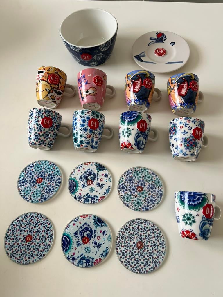 Douwe Egberts senseo koffiekopjes/ 6- onderzetters en mok, Ophalen of Verzenden, Overige stijlen, Kop(pen) en/of Schotel(s)