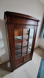 Antieke houten vitrinekast met glazen deuren, Ophalen, Glas, Klassiek, Antiek, 50 tot 100 cm