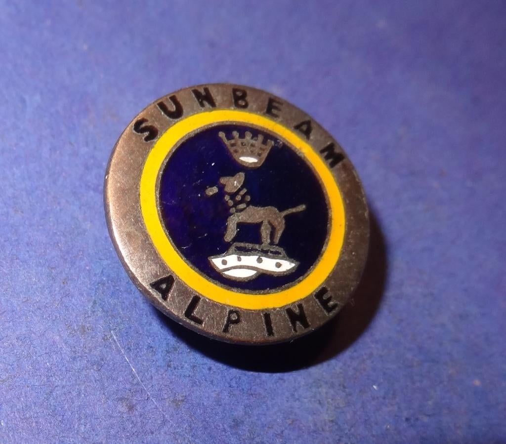 Sunbeam Alpine Geemailleerde Revers Knoop 21 mm Doorsnee, Verzenden, Gebruikt, Transport, Speldje of Pin