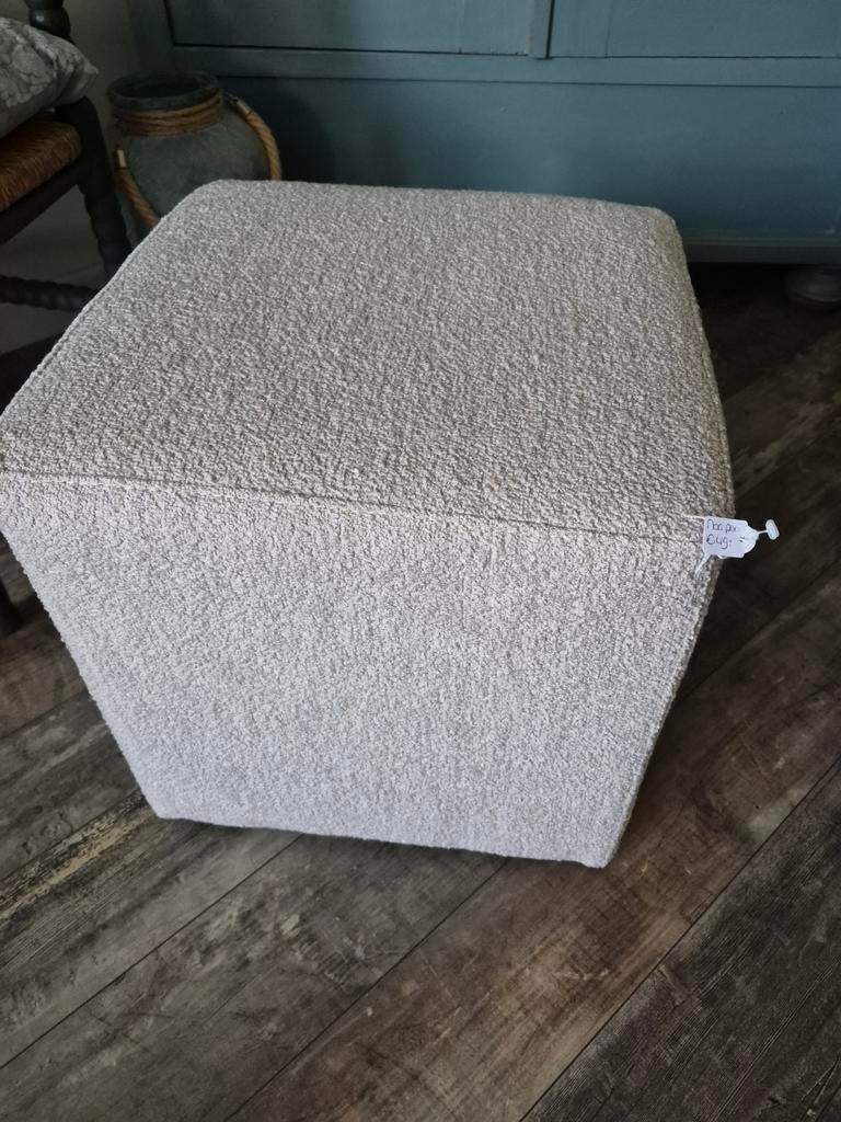 1 nieuwe hokker/poefje 40x40x40  teddy stof, Huis en Inrichting, Minder dan 50 cm, Nieuw, Minder dan 50 cm, Ophalen of Verzenden