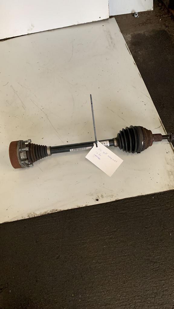 Linker aandrijfas Volkswagen golf 6 bouwjaar 2009., Auto-onderdelen, Gebruikt, -, Volkswagen, -
