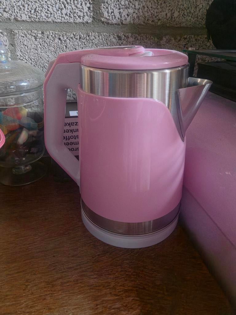 Roze waterkoker, Witgoed en Apparatuur, Waterkokers, 1 tot 2 liter, Ophalen, Zo goed als nieuw