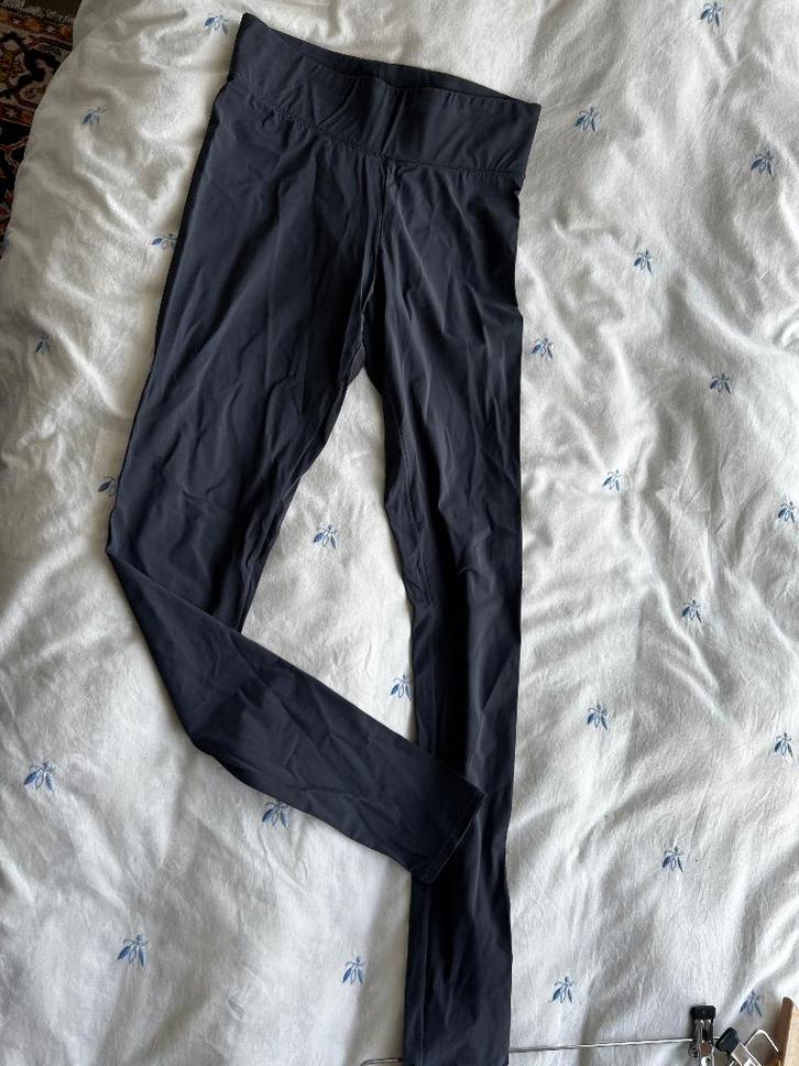 Moscow travel stof grijze  legging nieuw maat XS, Kleding | Dames, Broeken en Pantalons, Nieuw, Maat 34 (XS) of kleiner, Grijs