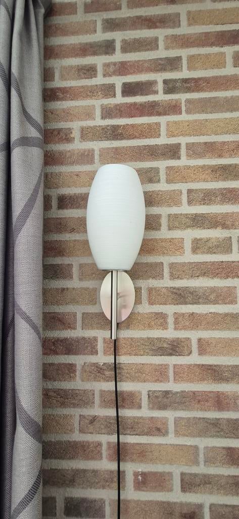 Wandlamp met wit glazen kapje, Ophalen of Verzenden