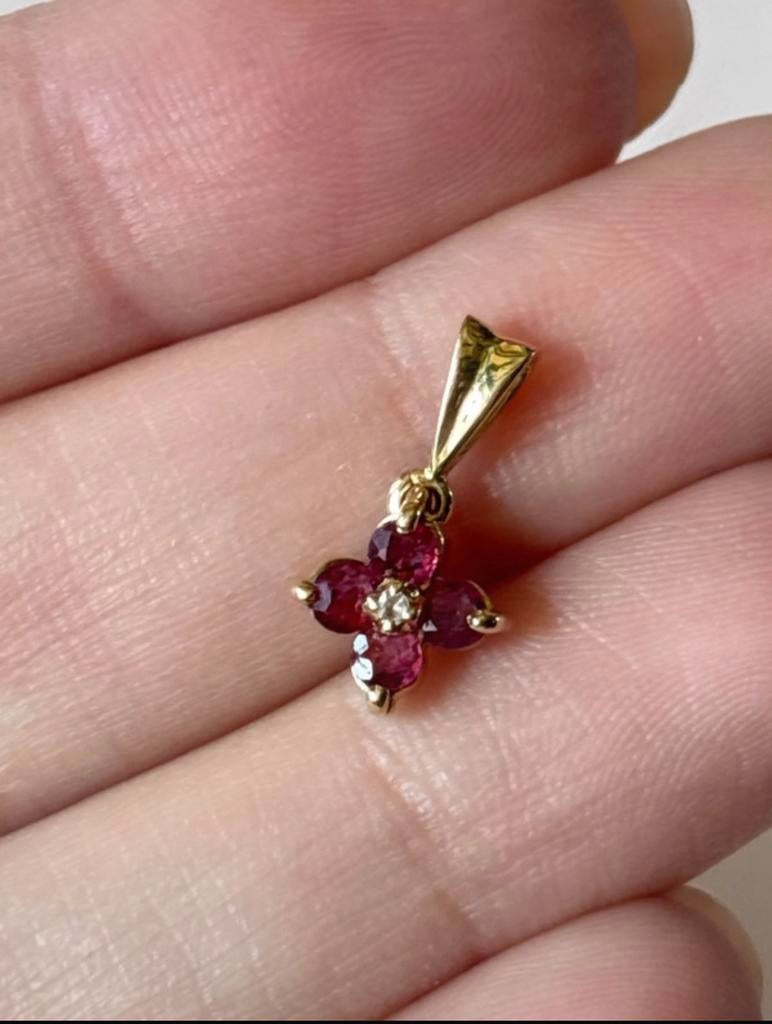 9 karaat gouden hanger met robijn en zirconia, Verzenden, Zo goed als nieuw, Goud, Goud