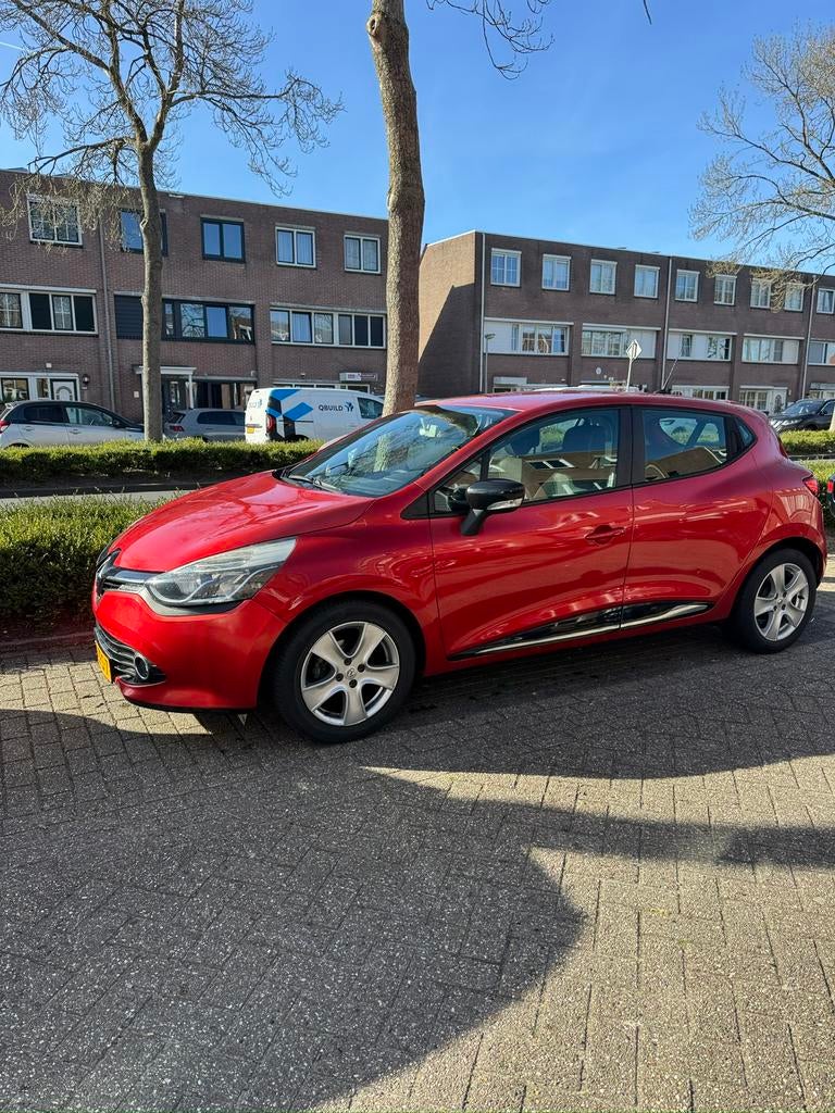 Renault Clio Energy TCe 90pk S&S Eco2 2013 Rood, Voorwielaandrijving, 898 cc, 40 €/maand, 540 kg