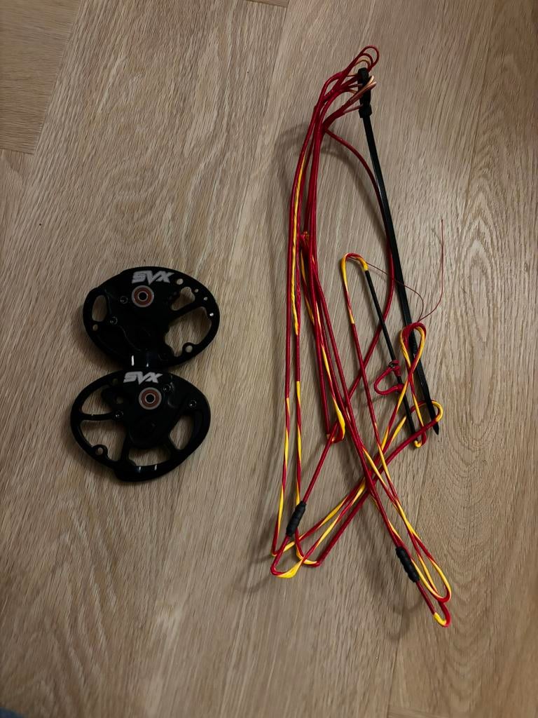 Hoyt svx 2 cams set met nieuwe pees en kabels., Ophalen of Verzenden, Zo goed als nieuw