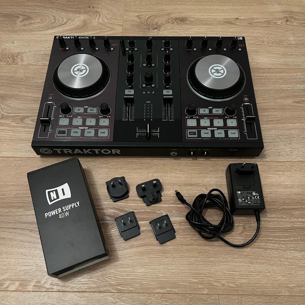 Native Instruments Traktor Kontrol S2 MK2 DJ Controller, Muziek en Instrumenten, Dj-sets en Draaitafels, Ophalen, Zo goed als nieuw