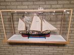 Modelbouw schip VL 75 in vitrine, Ophalen, Zo goed als nieuw, 1:32 tot 1:50, Overige merken