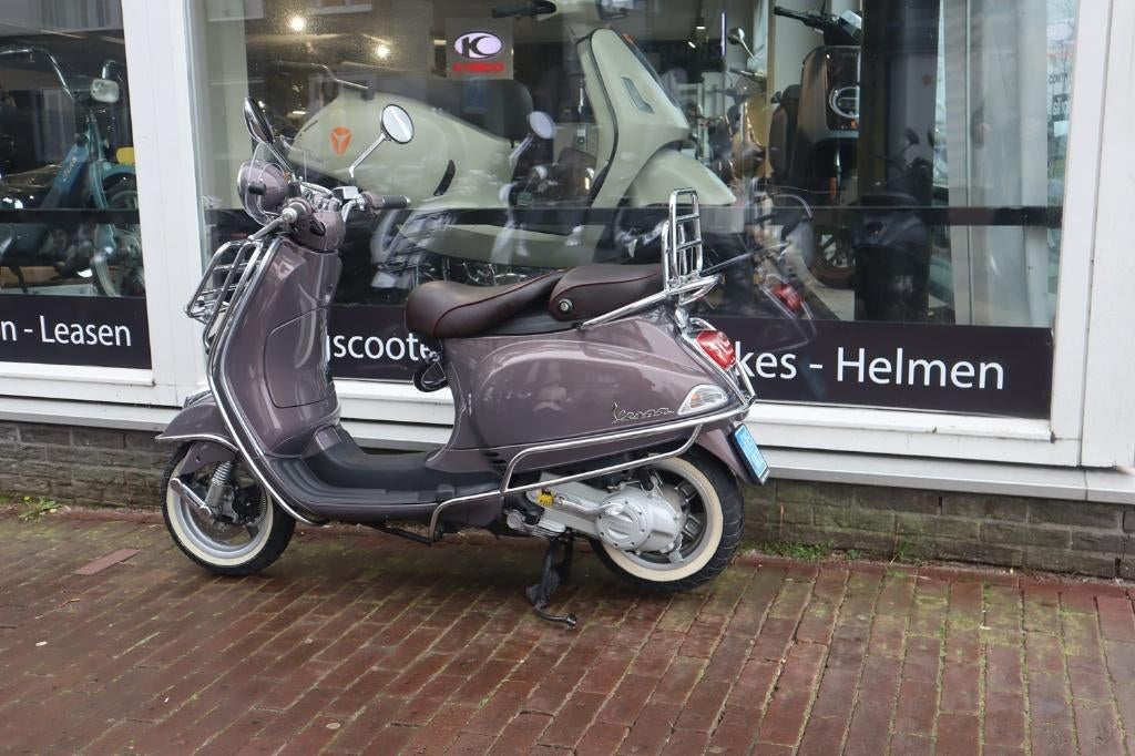 Mooie  Vespa LXV-50 2012 Full Option   4059km, Fietsen en Brommers, Scooters | Vespa, Overige modellen, Maximaal 45 km/u, Ophalen of Verzenden