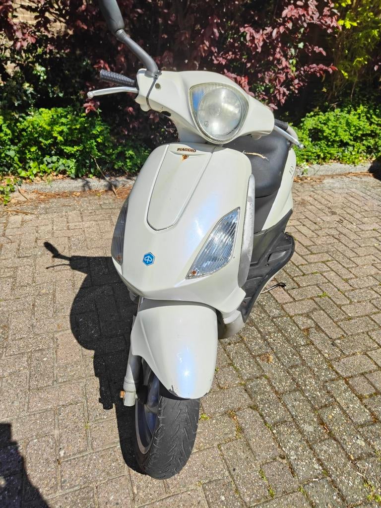 Piaggio Fly Opknapper - Parelmoer Wit, Fietsen en Brommers, Scooters | Piaggio, Ophalen of Verzenden, Gebruikt, Benzine, Fly