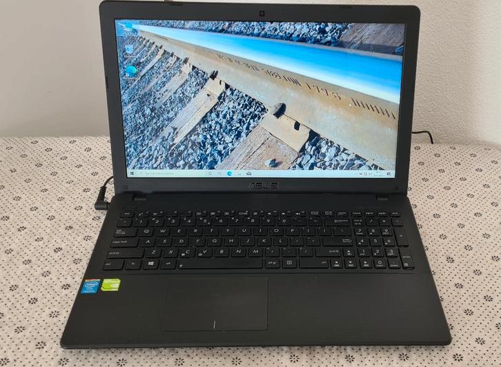 Leuke Asus Laptop Led Scherm 15 inch Acu W 10 + Lader, Computers en Software, Windows Laptops, Gebruikt, 15 inch, HDD, 2 tot 3 Ghz