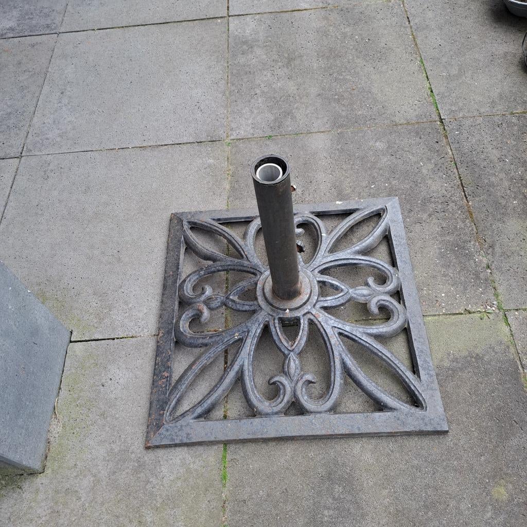 gietijzeren parasolvoet, Ophalen, Gebruikt, Minder dan 1 meter, Parasolvoet