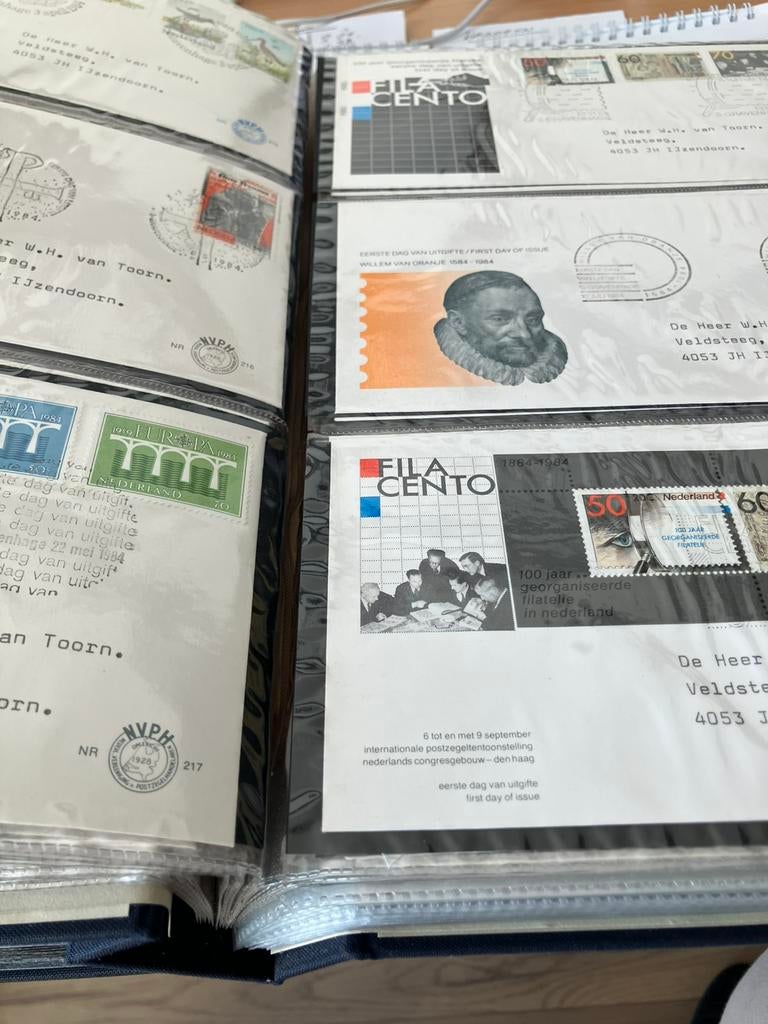 4 Davo albums gevuld met ruim 580 Eerstdag enveloppen lezen!, Verzenden, Verzamelalbum