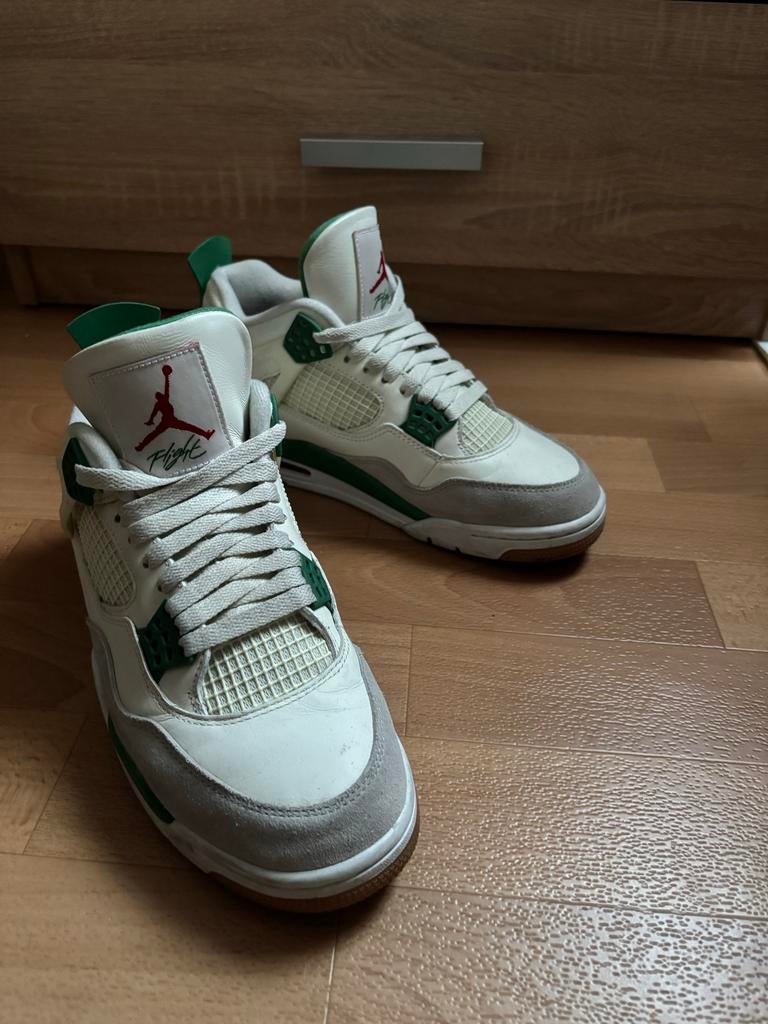 Jordan 4 Retro Pine Green - Stijlvolle Sneakers, Ophalen of Verzenden, Gedragen, Wit, Sneakers of Gympen
