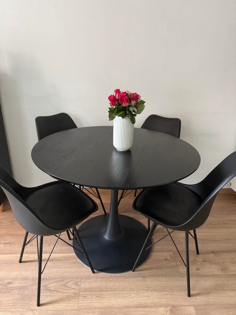 Nette zwarte eettafel met 4 stoelen, Ophalen, Gebruikt, 100 tot 150 cm, Rond