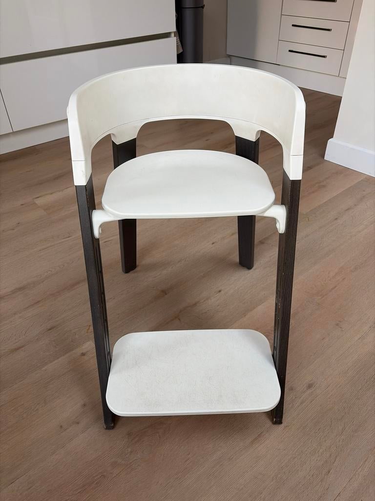 Stokke steps meegroeistoel - Wit/donker bruin, Kinderen en Baby's, Kinderstoelen, Ophalen, Gebruikt, Meegroeistoel, Aanschuifbaar
