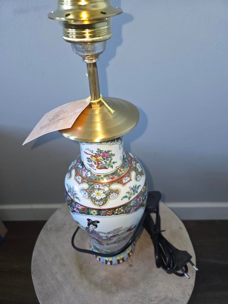 Oosterse Tafellamp met Bloem- en Figuurdecoratie, Antiek en Kunst, Ophalen of Verzenden