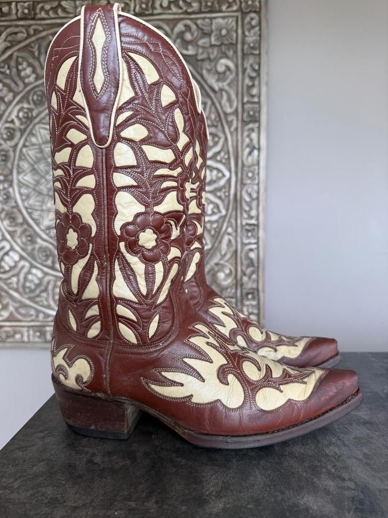 Vintage cowboylaarzen met bloemenprint van sendra maat 40, Kleding | Dames, Schoenen, Gedragen, Hoge laarzen, Bruin, Ophalen of Verzenden