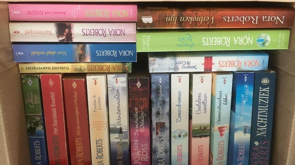 23 boeken Nora Roberts, Boeken, Ophalen of Verzenden, Gelezen