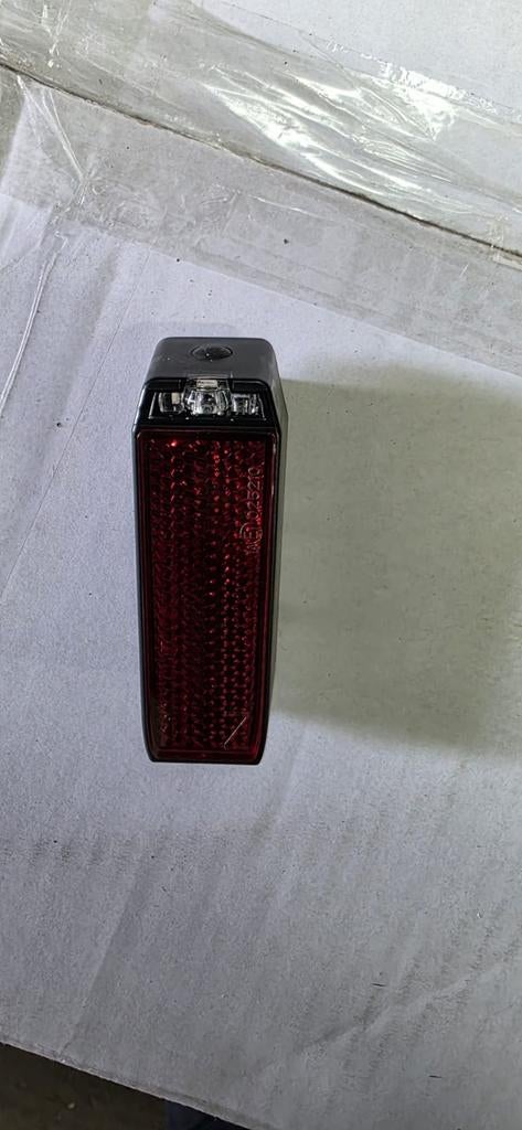 AXA Nyx Achterlicht - Fietsverlichting, Fietsen en Brommers, Fietsaccessoires | Fietsverlichting, Waterbestendig, Batterij, Achterlicht