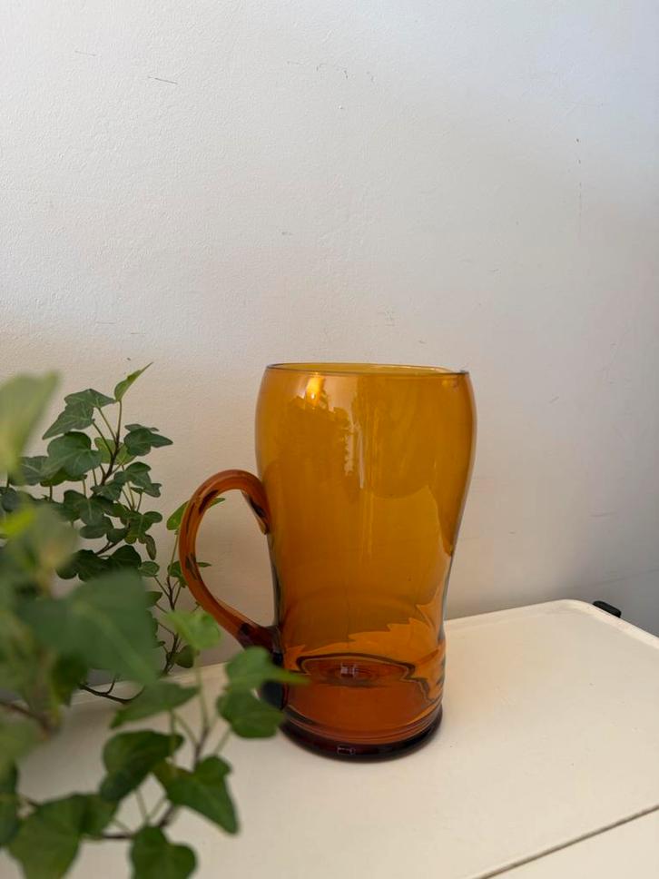 Amberkleurige waterkan glas, Antiek en Kunst, Antiek | Glas en Kristal, Ophalen of Verzenden