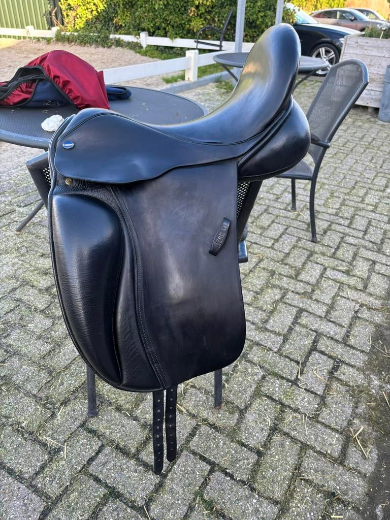 Dressuurzadel Euroriding Titan 2 17 inch, Dieren en Toebehoren, Paarden en Pony's | Zadels, Ophalen, Zo goed als nieuw, Dressuur