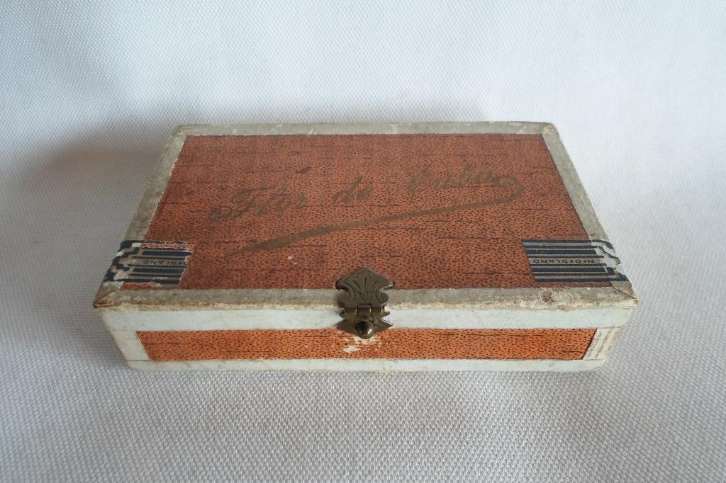 Flor De Cuba 1941 Sigarendoos, Verzamelen, Rookartikelen, Aanstekers en Luciferdoosjes, Ophalen of Verzenden, Gebruikt, Tabaksdoos of Verpakking