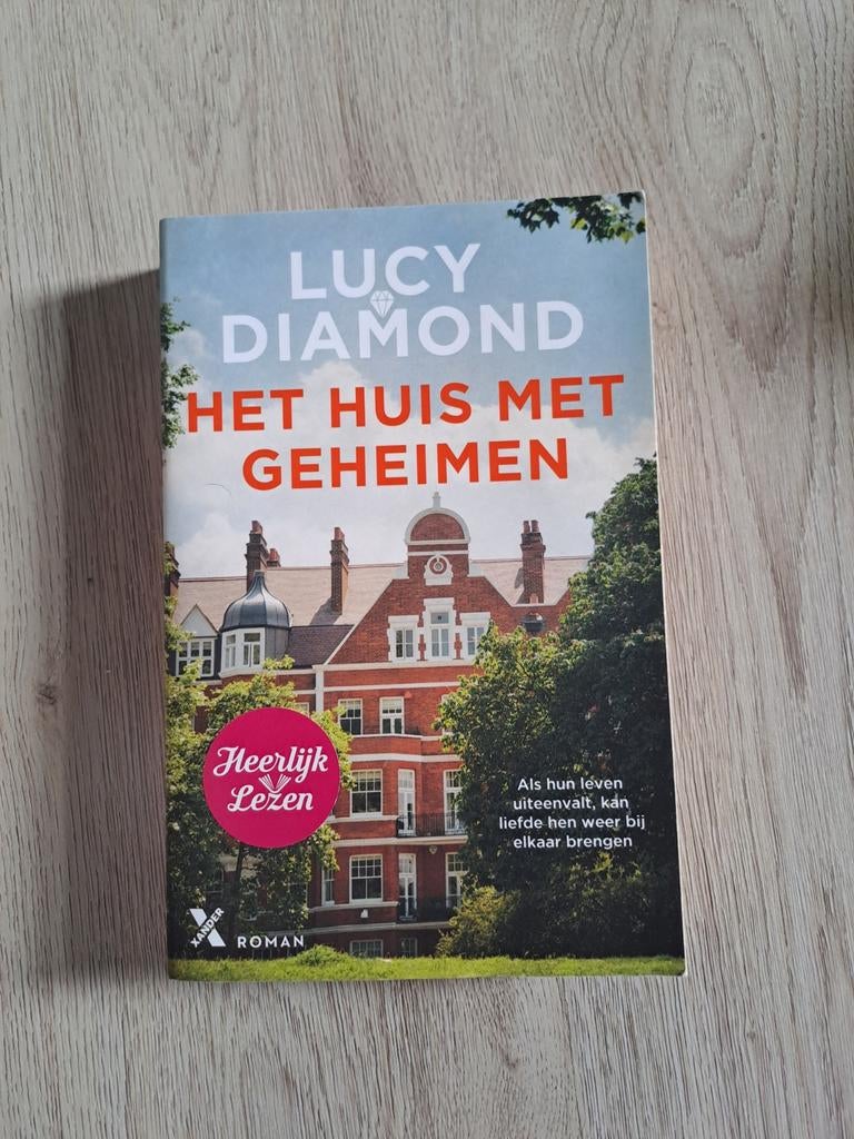 Het huis met geheimen Lucy Diamond roman leesboek, Boeken, Ophalen of Verzenden, Zo goed als nieuw, Lucy Diamond