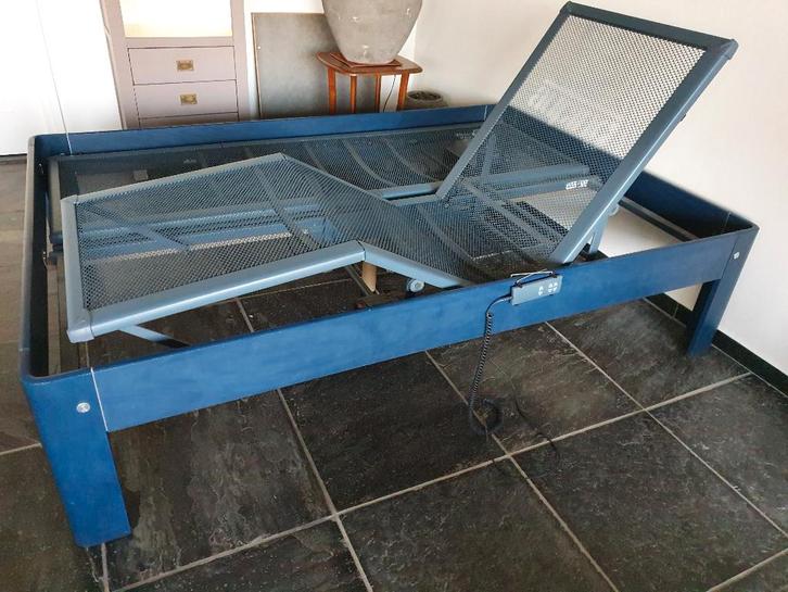 Auping dubbel ELEKTRISCH  WEINIG VOORKOMENDE MAAT 140X200, Huis en Inrichting, Slaapkamer | Bedden, Gebruikt, Twijfelaar, 140 cm