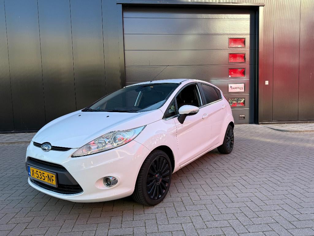 Ford Fiësta 1.4 Titatium 5DR 2009 Wit, Auto's, Voorwielaandrijving, Stof, 40 €/maand, Wit
