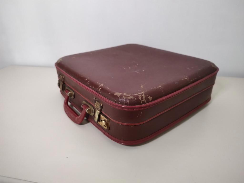 K569 stewardess koffer in de kleur bordeaux rood, Overige materialen, Gebruikt, Onbekend, Minder dan 50 cm