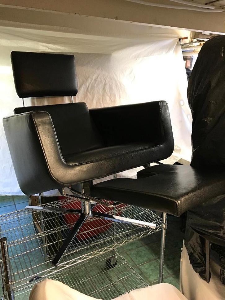 2 IZGS FSM Pavo design fauteuil leer hoofdsteun voetenbank, Huis en Inrichting, Fauteuils, Zo goed als nieuw, Leer, 50 tot 75 cm