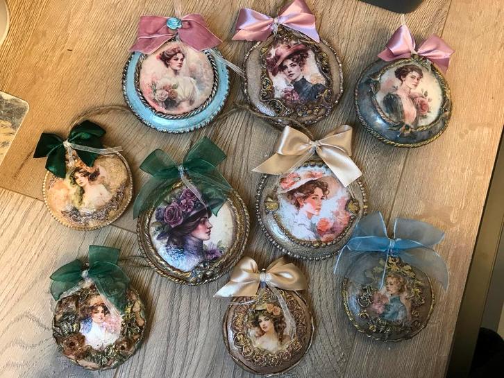 Handgemaakte Vintage Stijl Ornamenten met Vrouwenportretten, Antiek en Kunst, Antiek | Woonaccessoires, Ophalen of Verzenden