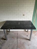 Granieten tafel, Ophalen