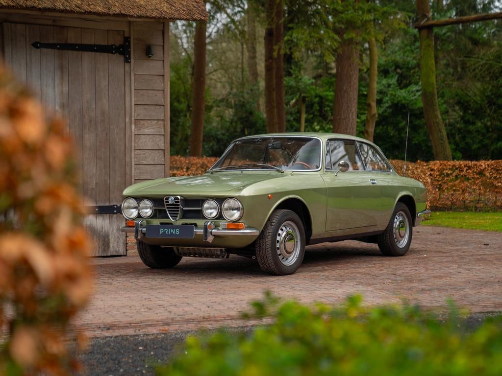 Alfa Romeo 1750 GTV (bj 1972), Auto's, Oldtimers, Metallic lak, 4 stoelen, 122 pk, Handgeschakeld