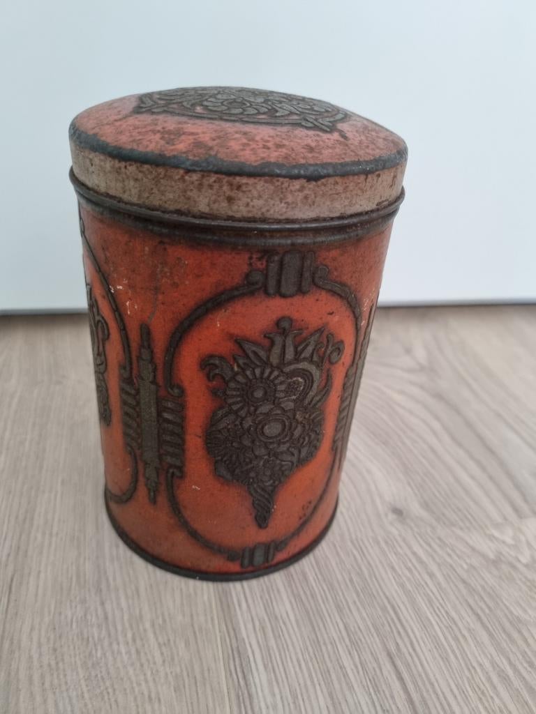 Vintage Rood Blik met Reliëf, Verzamelen, Blikken, Ophalen of Verzenden, Gebruikt, Overige, Overige merken