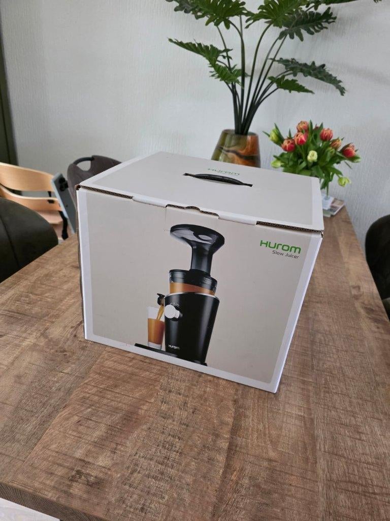 Hurom H100 - z.g.a.n., Ophalen of Verzenden, Zo goed als nieuw, Elektrisch, Slowjuicer