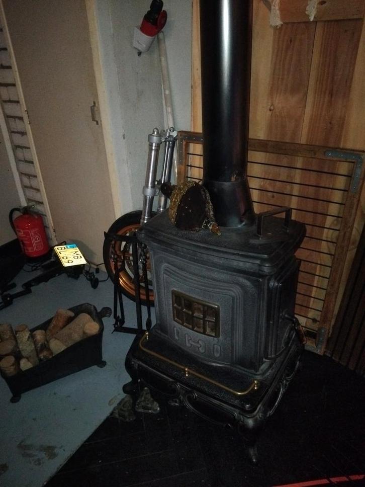 Antieke gietijzeren kachel - Houtkachel, Huis en Inrichting, Kachels, Gebruikt, Vrijstaand, Houtkachel, Hout, Ophalen