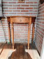 Halfrond houten tafeltje met lade, Ophalen, 50 tot 100 cm, Tot twee personen, 50 tot 100 cm