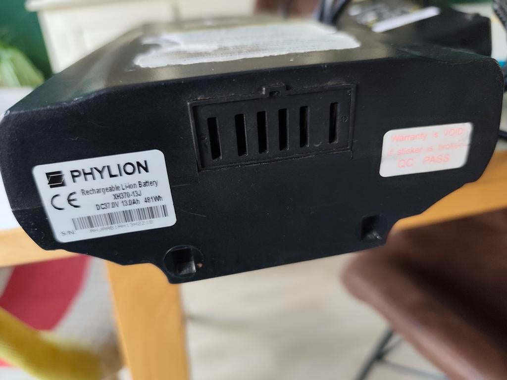 Phylion fiets accu met lader. Prima staat voor div fietsen, Ophalen of Verzenden, Gebruikt