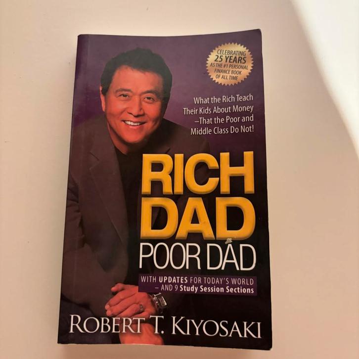 Rich Dad Poor Dad - Robert T. Kiyosaki, Boeken, Economie, Management en Marketing, Zo goed als nieuw, Geld en Beleggen, Ophalen of Verzenden