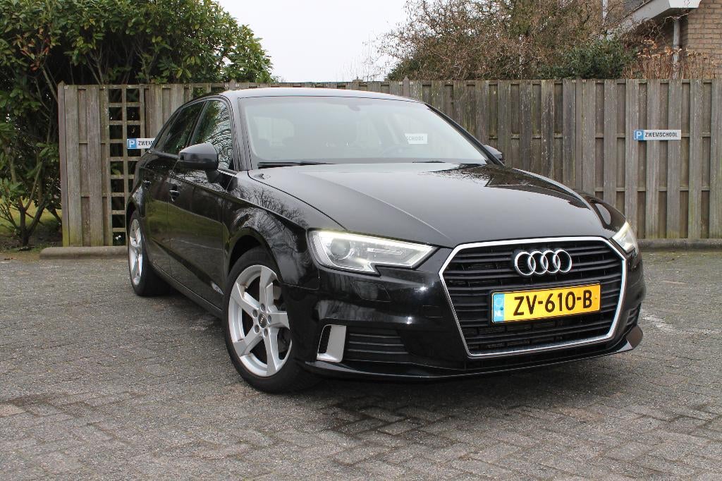 Audi A3 35 TFSI Sportback zwart S Tronic Stoelverwarmin Navi, Auto's, Audi, 1498 cc, 4 cilinders, Zwart, 1245 kg