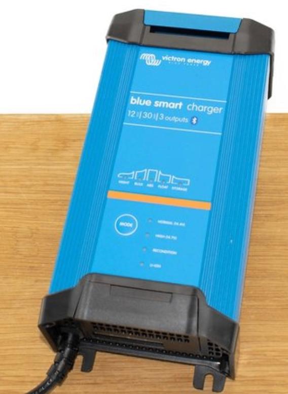 Victron IP22 charger 12-30(3), Ophalen of Verzenden, Zo goed als nieuw