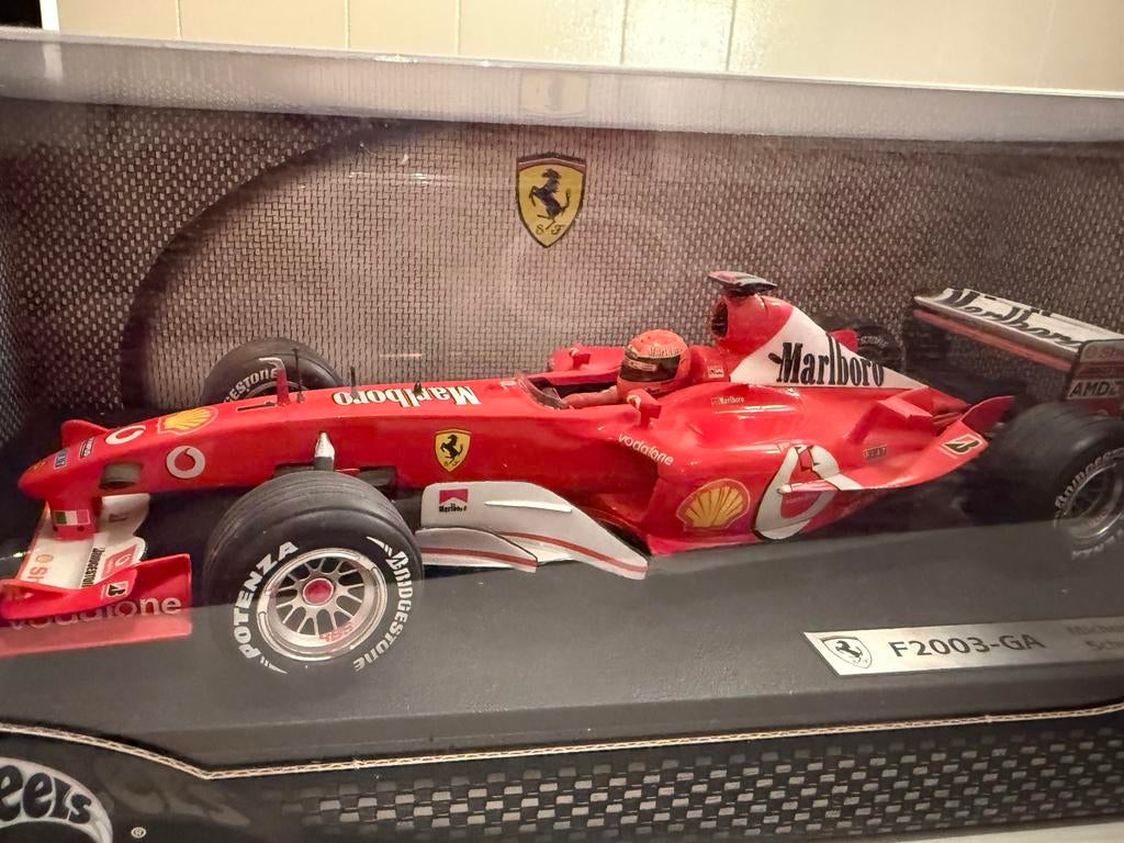 Schumacher Ferrari F2003-GA Marlboro 1-18, Ophalen of Verzenden, Zo goed als nieuw, Hot Wheels