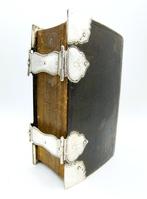 Bijbel met zilveren sloten , E. Wientjes / Ootmarsum, 1831, Antiek en Kunst, Verzenden, Zilver