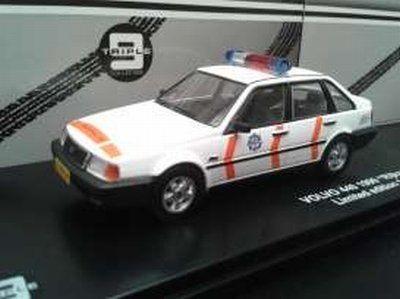 JSN Triple9 1:43 Volvo 440 rijkspolitie dj-vb-34, Hobby en Vrije tijd, Modelauto's | 1:43, Nieuw, Auto, Overige merken, Ophalen of Verzenden