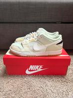Nike Dunk Low Scrap Sea glass maat 43, Kleding | Heren, Schoenen, Wit, Nike, Nieuw, Ophalen of Verzenden
