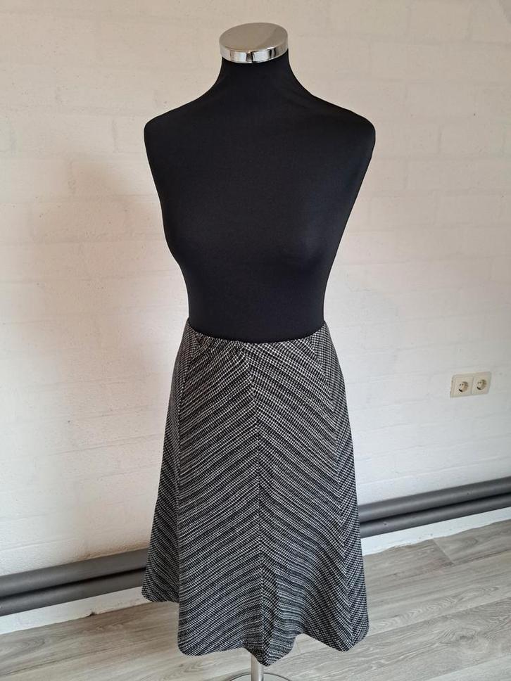 Vintage klokrok maat 42., Kleding | Dames, Rokken, Zo goed als nieuw, Maat 38/40 (M), Onder de knie, Ophalen of Verzenden