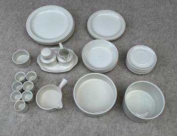 Wedgwood Midwinter Stonehenge Plain White servies beschikbaar voor biedingen